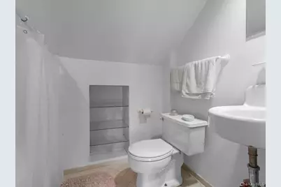 47-11 Belmont Road, Great Neck, NY 11020 - Photo 19