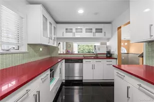 24002 Oak Park Dr, Little Neck, NY 11362 - Photo 9