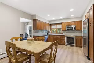 16 Amherst Ln, Smithtown, NY 11787 - Photo 7