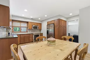 16 Amherst Ln, Smithtown, NY 11787 - Photo 9