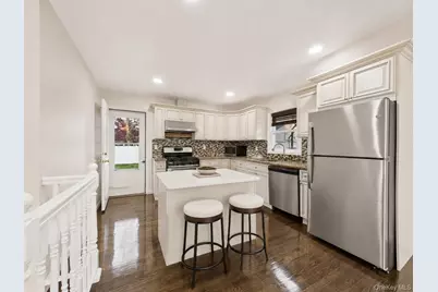 9 Ferndale Drive, Hicksville, NY 11801 - Photo 11