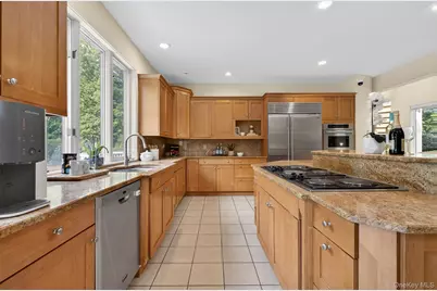 80 Tall Oak Crescent, Syosset, NY 11791 - Photo 9