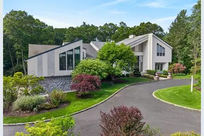 80 Tall Oak Crescent, Syosset, NY 11791 - Photo 1