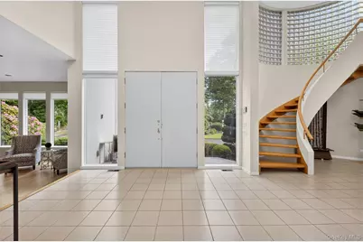 80 Tall Oak Crescent, Syosset, NY 11791 - Photo 3