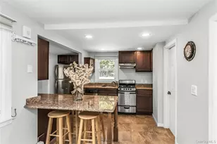71 Paprocki Ave, West Islip, NY 11795 - Photo 9