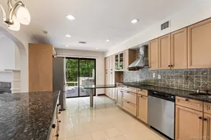 41 E View Ct, Jericho, NY 11753 - Photo 15