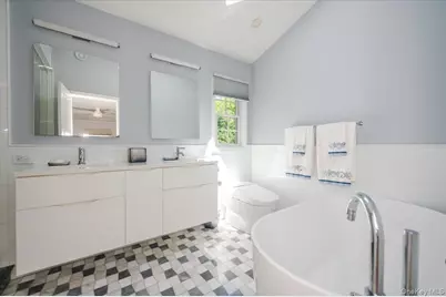 2539 Bradley Court, Merrick, NY 11566 - Photo 17