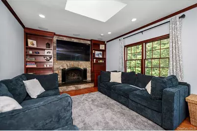 2539 Bradley Court, Merrick, NY 11566 - Photo 9