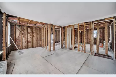 64 4th Avenue, New Hyde Park, NY 11040 - Photo 23