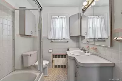 191 Rockaway Parkway, Valley Stream, NY 11580 - Photo 17