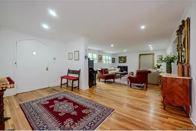 27 Ridge Drive E, Great Neck, NY 11021 - Photo 3
