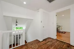 27 Ridge Dr E, Great Neck, NY 11021 - Photo 19