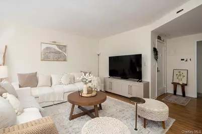 4 Edwards #2F, Roslyn Heights, NY 11577 - Photo 9