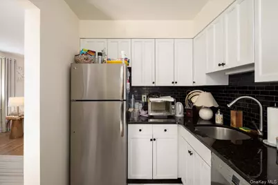 4 Edwards #2F, Roslyn Heights, NY 11577 - Photo 7