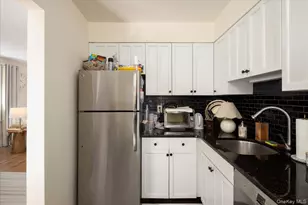 4 Edwards, Roslyn Heights, NY 11577 - Photo 7