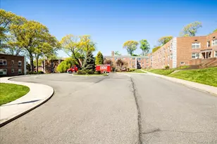 4 Edwards, Roslyn Heights, NY 11577 - Photo 15