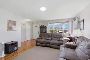 27 Calico Tree Rd, Hauppauge, NY 11788 - Photo 3