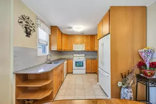 2625 Cypress Ave, East Meadow, NY 11554 - Photo 15