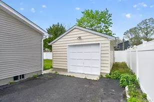 260 Lake Dr, Patchogue, NY 11772 - Photo 31
