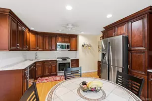 149 Princeton St, Roslyn Heights, NY 11577 - Photo 3