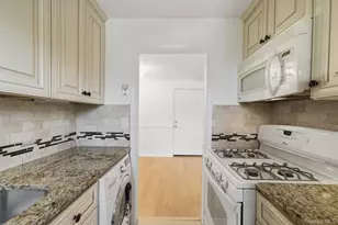 11 Toehee Pl, Islip, NY 11715 - Photo 5