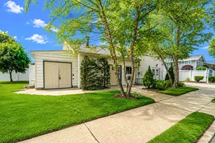 11 Toehee Pl, Islip, NY 11715 - Photo 19