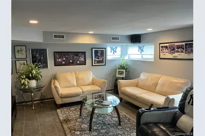 909 Berkshire Drive, Westbury, NY 11590 - Photo 11