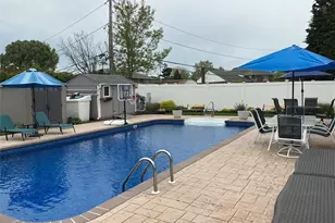 909 Berkshire Dr, Westbury, NY 11590 - Photo 31
