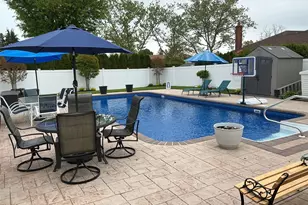 909 Berkshire Dr, Westbury, NY 11590 - Photo 33