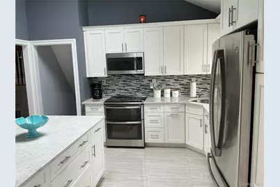 909 Berkshire Drive, Westbury, NY 11590 - Photo 3