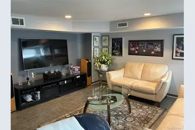 909 Berkshire Drive, Westbury, NY 11590 - Photo 9