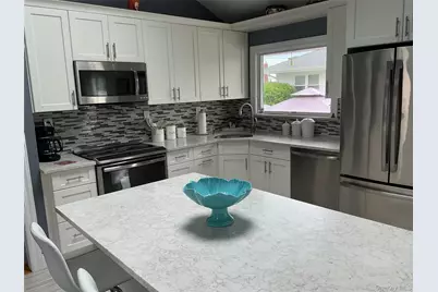 909 Berkshire Drive, Westbury, NY 11590 - Photo 7