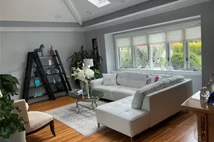 909 Berkshire Dr, Westbury, NY 11590 - Photo 9