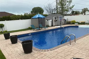 909 Berkshire Dr, Westbury, NY 11590 - Photo 29