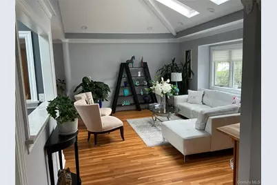 909 Berkshire Drive, Westbury, NY 11590 - Photo 7