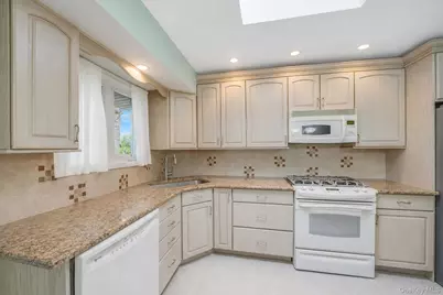 44 Mackay Drive, Hauppauge, NY 11788 - Photo 27