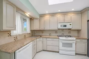 44 MacKay Dr, Hauppauge, NY 11788 - Photo 27