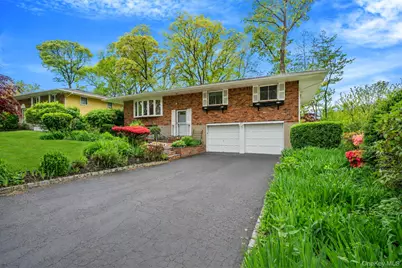 44 Mackay Drive, Hauppauge, NY 11788 - Photo 3