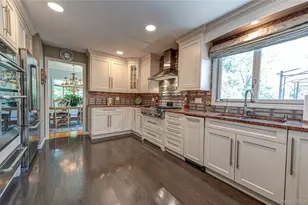 38 Shinnecock Ln, East Islip, NY 11730 - Photo 9