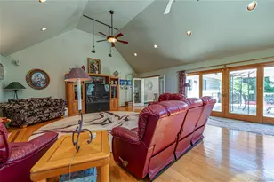 38 Shinnecock Ln, East Islip, NY 11730 - Photo 15