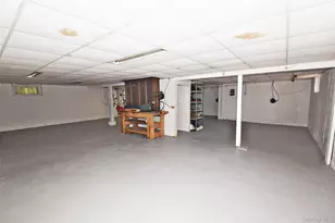 25 Kensington Ct, Copiague, NY 11726 - Photo 15