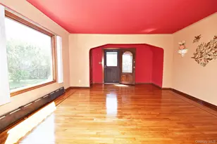 25 Kensington Ct, Copiague, NY 11726 - Photo 3