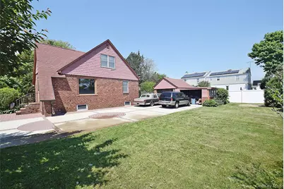 25 Kensington Court, Copiague, NY 11726 - Photo 19
