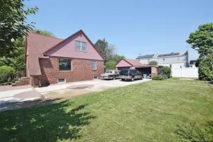 25 Kensington Ct, Copiague, NY 11726 - Photo 19