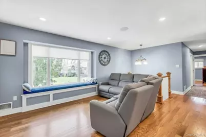 62 Craig Road, Islip Terrace, NY 11752 - Photo 5