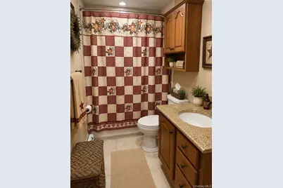 700 Sharon Road, Copiague, NY 11726 - Photo 15