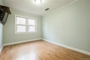 70-09 267th St, Glen Oaks, NY 11004 - Photo 15