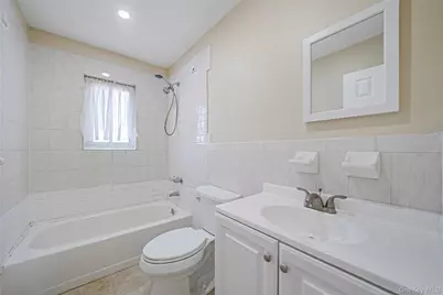 4 Bay Place, Lindenhurst, NY 11757 - Photo 23