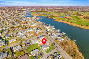 4 Bay Pl, Lindenhurst, NY 11757 - Photo 37