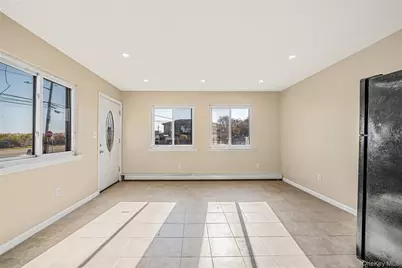 4 Bay Place, Lindenhurst, NY 11757 - Photo 27